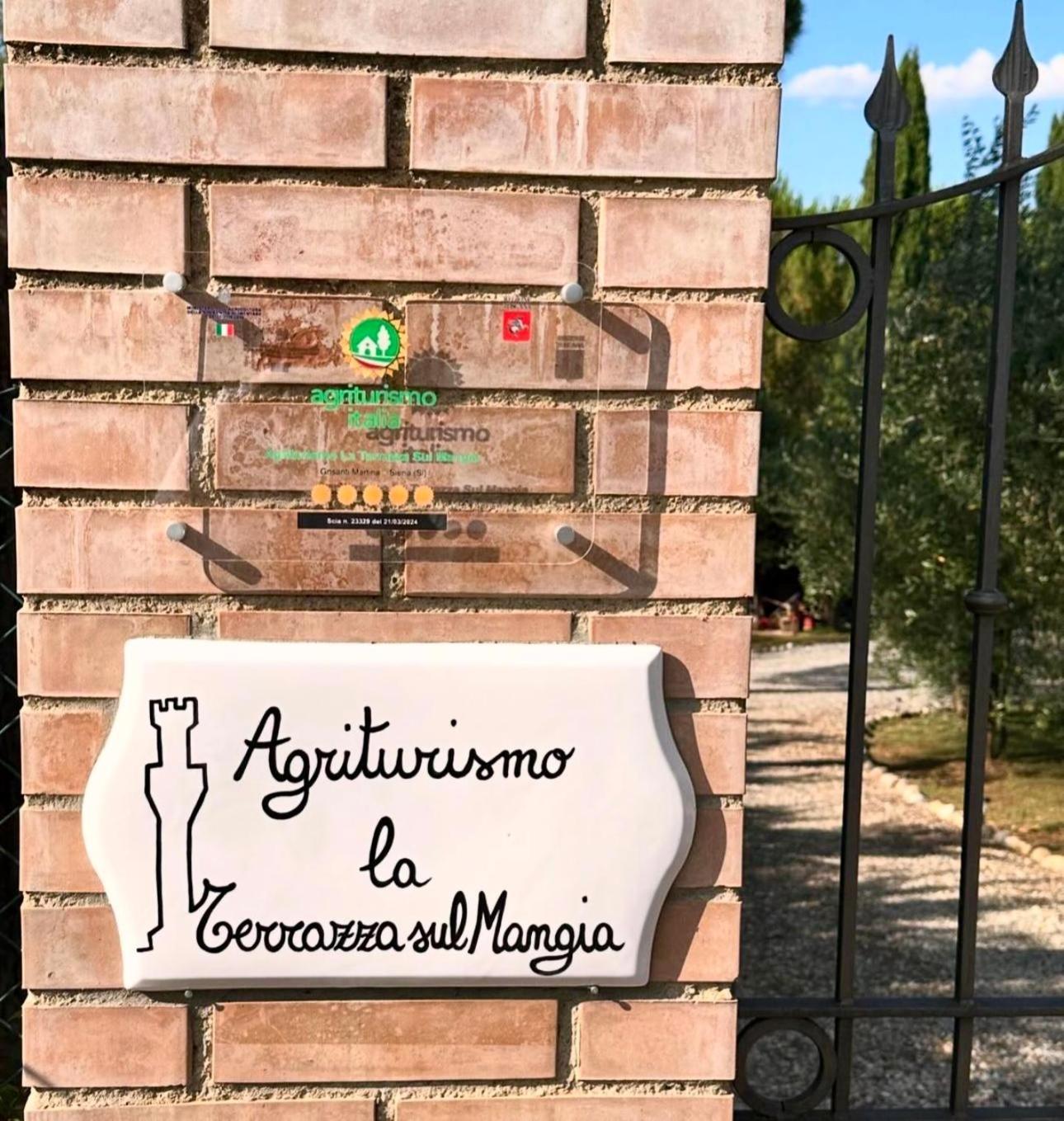 Agriturismo La Terrazza Sul Mangia Siena Exterior foto